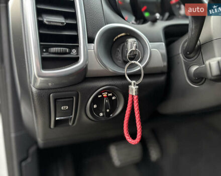 Білий Порше Cayenne, об'ємом двигуна 4.8 л та пробігом 81 тис. км за 20900 $, фото 10 на Automoto.ua