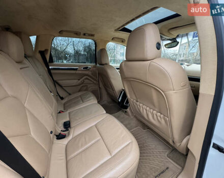 Белый Порше Каен, объемом двигателя 3 л и пробегом 136 тыс. км за 19900 $, фото 42 на Automoto.ua