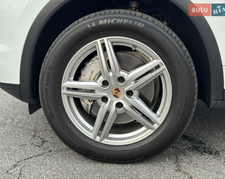 Білий Порше Cayenne, об'ємом двигуна 4.8 л та пробігом 81 тис. км за 20900 $, фото 6 на Automoto.ua