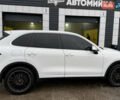 Білий Порше Cayenne, об'ємом двигуна 3.6 л та пробігом 212 тис. км за 20000 $, фото 4 на Automoto.ua