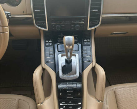 Порше Каен 2013 в Киеве на Automoto.ua Белый Порше Каен, объемом двигателя 3.6 л и пробегом 159 тыс. км за 19900 $, фото 14 на Automoto.ua