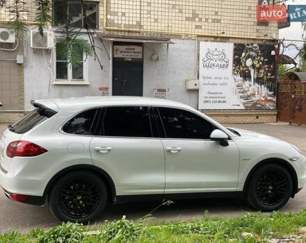 Белый Порше Каен, объемом двигателя 2.97 л и пробегом 308 тыс. км за 20999 $, фото 6 на Automoto.ua