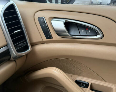 Білий Порше Cayenne, об'ємом двигуна 3.6 л та пробігом 212 тис. км за 20000 $, фото 13 на Automoto.ua