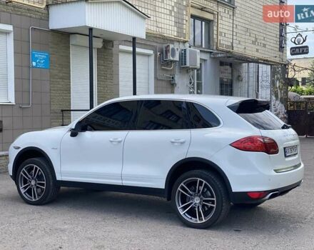 Белый Порше Каен, объемом двигателя 2.97 л и пробегом 308 тыс. км за 20999 $, фото 39 на Automoto.ua