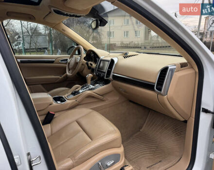 Белый Порше Каен, объемом двигателя 3 л и пробегом 136 тыс. км за 19900 $, фото 45 на Automoto.ua