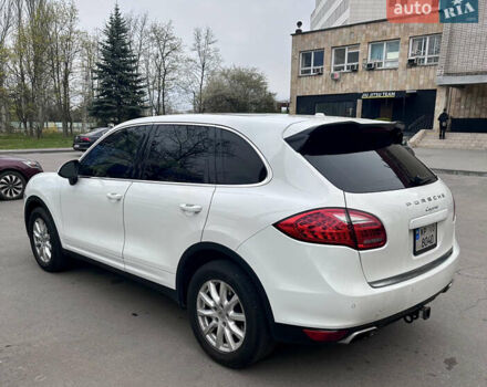 Белый Порше Каен, объемом двигателя 2.97 л и пробегом 156 тыс. км за 29500 $, фото 4 на Automoto.ua