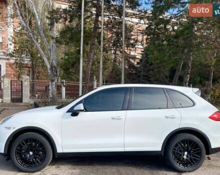 Белый Порше Каен, объемом двигателя 3 л и пробегом 150 тыс. км за 21999 $, фото 4 на Automoto.ua