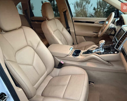 Белый Порше Каен, объемом двигателя 3 л и пробегом 187 тыс. км за 22400 $, фото 25 на Automoto.ua