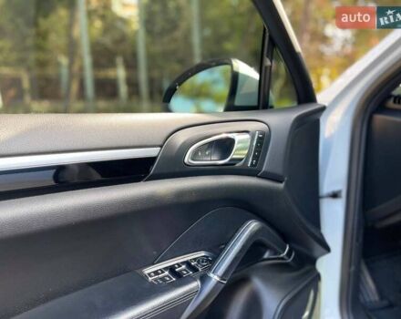 Белый Порше Каен, объемом двигателя 3 л и пробегом 150 тыс. км за 21999 $, фото 18 на Automoto.ua