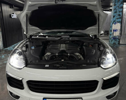 Белый Порше Каен, объемом двигателя 3.6 л и пробегом 130 тыс. км за 27500 $, фото 73 на Automoto.ua