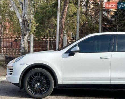 Белый Порше Каен, объемом двигателя 3 л и пробегом 150 тыс. км за 21999 $, фото 2 на Automoto.ua