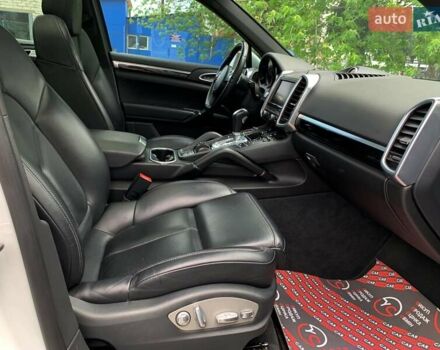 Білий Порше Cayenne, об'ємом двигуна 3 л та пробігом 192 тис. км за 23999 $, фото 33 на Automoto.ua