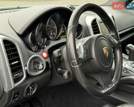 Белый Порше Каен, объемом двигателя 3 л и пробегом 195 тыс. км за 28700 $, фото 12 на Automoto.ua