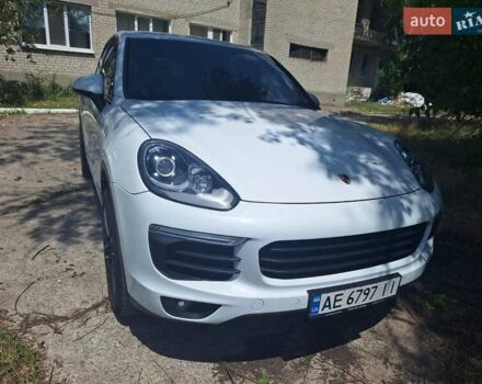 Белый Порше Каен, объемом двигателя 3.6 л и пробегом 150 тыс. км за 25500 $, фото 3 на Automoto.ua