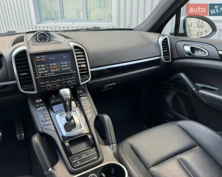 Белый Порше Каен, объемом двигателя 3 л и пробегом 238 тыс. км за 24500 $, фото 16 на Automoto.ua