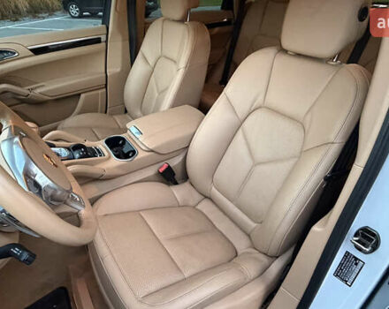 Белый Порше Каен, объемом двигателя 3 л и пробегом 187 тыс. км за 22400 $, фото 47 на Automoto.ua