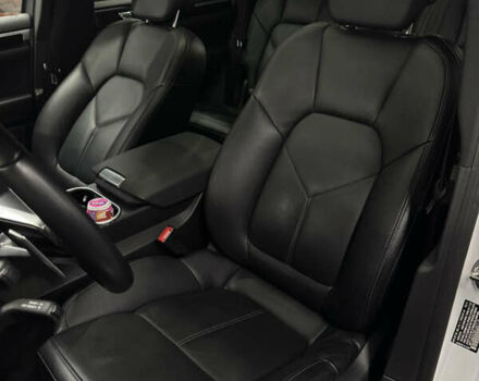 Белый Порше Каен, объемом двигателя 3.6 л и пробегом 130 тыс. км за 27500 $, фото 50 на Automoto.ua