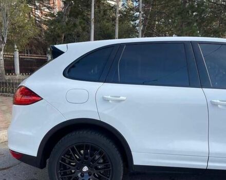 Белый Порше Каен, объемом двигателя 3 л и пробегом 150 тыс. км за 21999 $, фото 9 на Automoto.ua