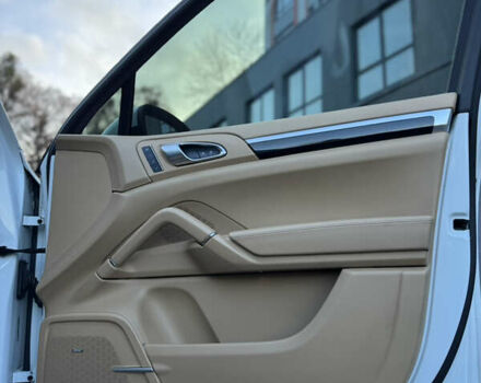 Белый Порше Каен, объемом двигателя 3.6 л и пробегом 190 тыс. км за 23500 $, фото 9 на Automoto.ua