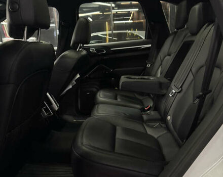 Белый Порше Каен, объемом двигателя 3.6 л и пробегом 130 тыс. км за 27500 $, фото 31 на Automoto.ua