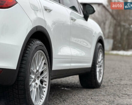 Белый Порше Каен, объемом двигателя 3 л и пробегом 195 тыс. км за 28700 $, фото 44 на Automoto.ua