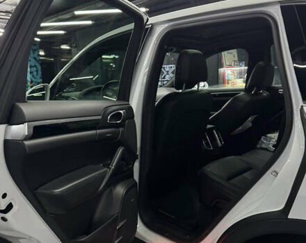 Белый Порше Каен, объемом двигателя 3.6 л и пробегом 130 тыс. км за 27500 $, фото 27 на Automoto.ua