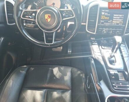 Белый Порше Каен, объемом двигателя 3.6 л и пробегом 150 тыс. км за 25500 $, фото 12 на Automoto.ua