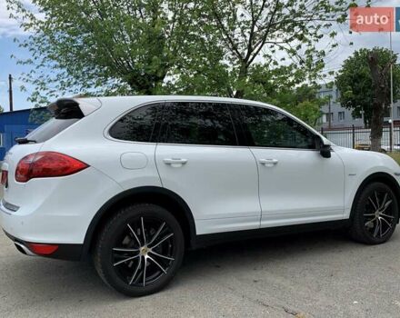Білий Порше Cayenne, об'ємом двигуна 3 л та пробігом 192 тис. км за 23999 $, фото 22 на Automoto.ua