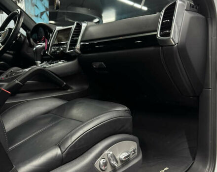 Белый Порше Каен, объемом двигателя 3.6 л и пробегом 130 тыс. км за 27500 $, фото 66 на Automoto.ua