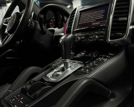 Белый Порше Каен, объемом двигателя 3.6 л и пробегом 130 тыс. км за 27500 $, фото 69 на Automoto.ua