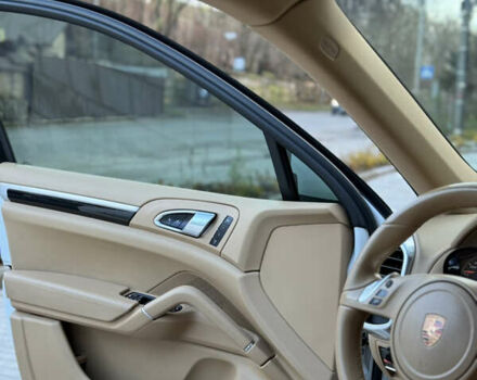 Белый Порше Каен, объемом двигателя 3.6 л и пробегом 190 тыс. км за 23500 $, фото 10 на Automoto.ua