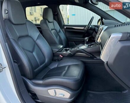 Белый Порше Каен, объемом двигателя 3 л и пробегом 238 тыс. км за 24500 $, фото 10 на Automoto.ua