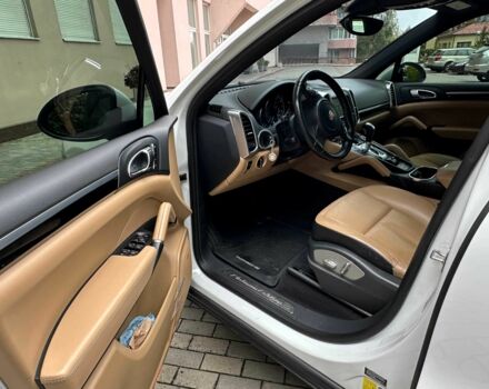 Білий Порше Cayenne, об'ємом двигуна 3 л та пробігом 190 тис. км за 29500 $, фото 3 на Automoto.ua
