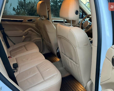 Белый Порше Каен, объемом двигателя 3 л и пробегом 187 тыс. км за 22400 $, фото 27 на Automoto.ua