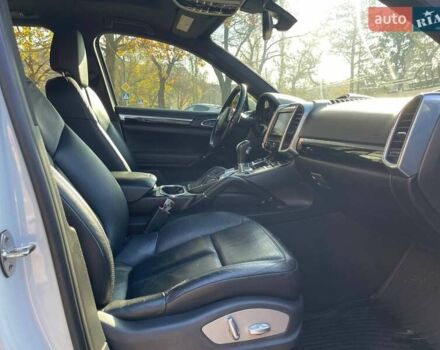 Белый Порше Каен, объемом двигателя 3 л и пробегом 150 тыс. км за 21999 $, фото 26 на Automoto.ua