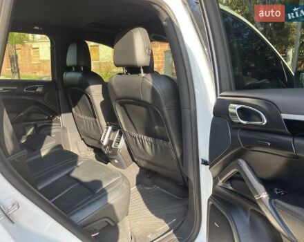 Белый Порше Каен, объемом двигателя 3 л и пробегом 150 тыс. км за 21999 $, фото 25 на Automoto.ua