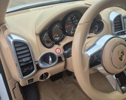 Белый Порше Каен, объемом двигателя 3 л и пробегом 155 тыс. км за 32000 $, фото 42 на Automoto.ua