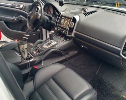 Белый Порше Каен, объемом двигателя 4.81 л и пробегом 62 тыс. км за 34500 $, фото 4 на Automoto.ua