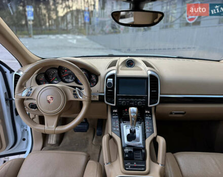 Белый Порше Каен, объемом двигателя 3.6 л и пробегом 190 тыс. км за 23500 $, фото 16 на Automoto.ua
