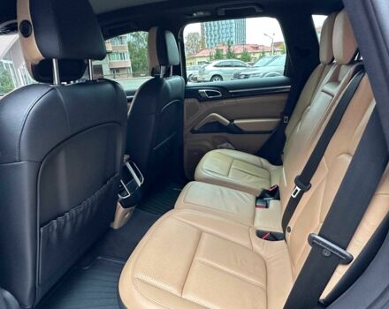 Білий Порше Cayenne, об'ємом двигуна 3 л та пробігом 190 тис. км за 29500 $, фото 5 на Automoto.ua