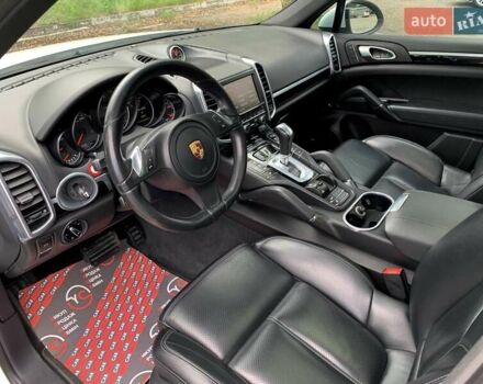 Білий Порше Cayenne, об'ємом двигуна 3 л та пробігом 192 тис. км за 23999 $, фото 25 на Automoto.ua