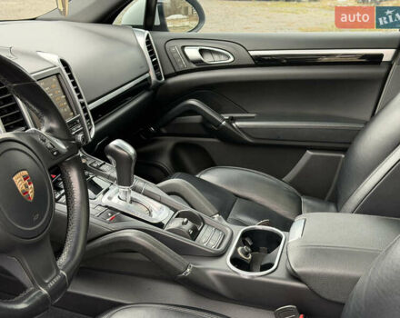 Белый Порше Каен, объемом двигателя 3 л и пробегом 195 тыс. км за 28700 $, фото 30 на Automoto.ua