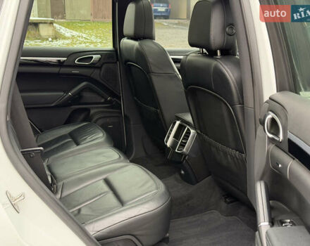 Белый Порше Каен, объемом двигателя 3 л и пробегом 195 тыс. км за 28700 $, фото 22 на Automoto.ua