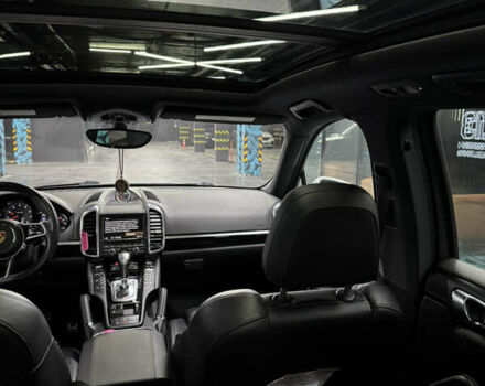 Белый Порше Каен, объемом двигателя 3.6 л и пробегом 130 тыс. км за 27500 $, фото 63 на Automoto.ua