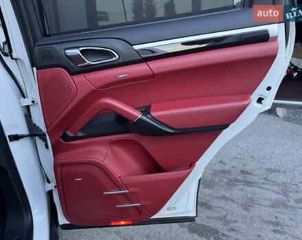 Белый Порше Каен, объемом двигателя 2.97 л и пробегом 232 тыс. км за 25900 $, фото 81 на Automoto.ua