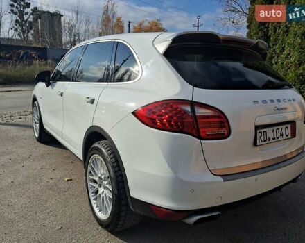 Белый Порше Каен, объемом двигателя 2.97 л и пробегом 194 тыс. км за 31700 $, фото 12 на Automoto.ua