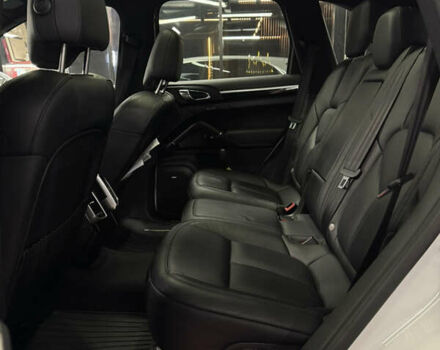 Белый Порше Каен, объемом двигателя 3.6 л и пробегом 130 тыс. км за 27500 $, фото 28 на Automoto.ua