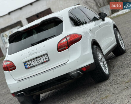 Белый Порше Каен, объемом двигателя 3 л и пробегом 195 тыс. км за 28700 $, фото 3 на Automoto.ua