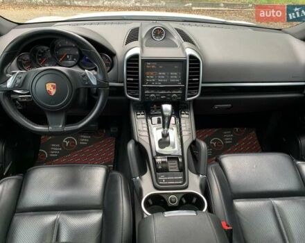 Білий Порше Cayenne, об'ємом двигуна 3 л та пробігом 192 тис. км за 23999 $, фото 30 на Automoto.ua