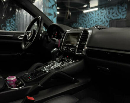 Белый Порше Каен, объемом двигателя 3.6 л и пробегом 130 тыс. км за 27500 $, фото 70 на Automoto.ua